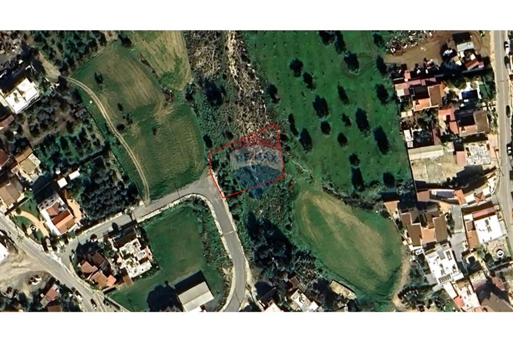 Exclusive 1,085 sqm Residential Plot in Mazotos - Ansicht 2