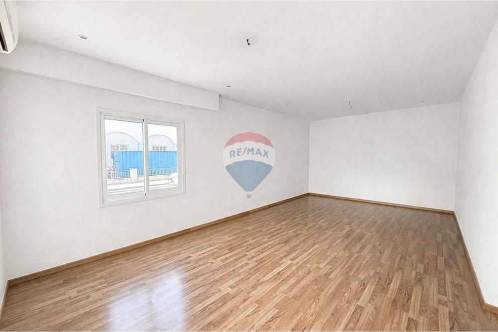 250sqm Office in Petrou & Pavlou - Mehr