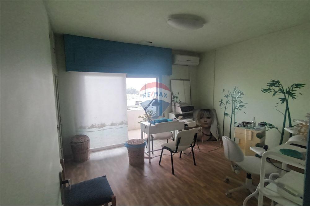 2-Bedroom Apartment in Finikoudes - Widok 3