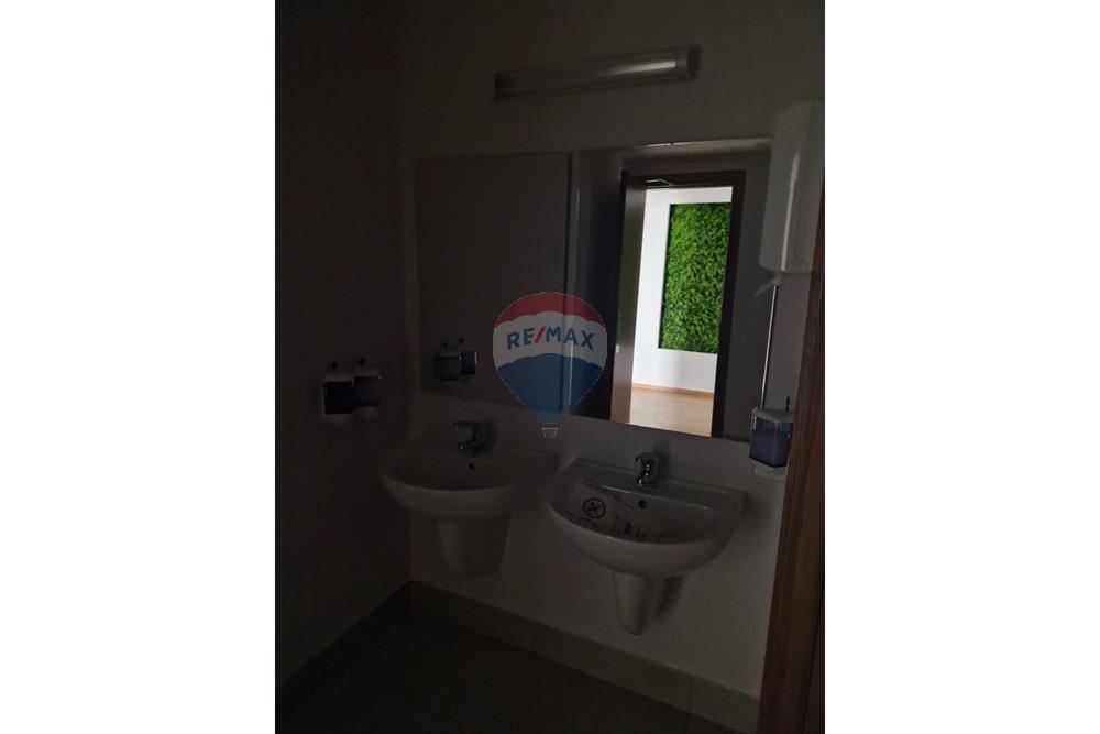 Office 460 m² for rent in Limassol - Agia Triada, Limassol
