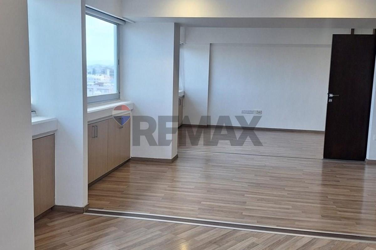 376sqm Furnished & Renovated Office in City Centre - Vista 6