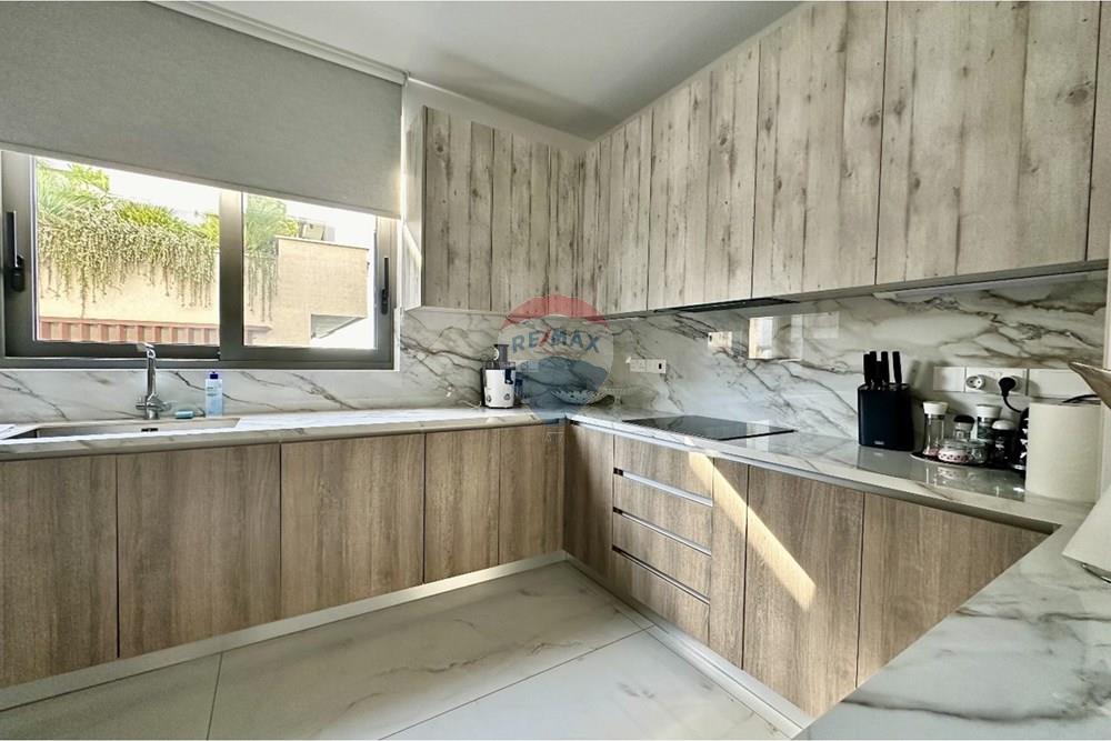 6-Bedrrom Sea View Villa in Agios Athanasios - Widok 3