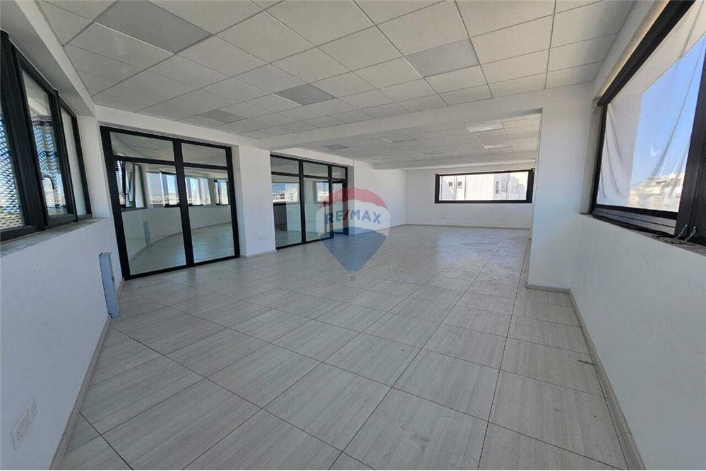Office Building with Rental Income in St Nicholas - Widok 3