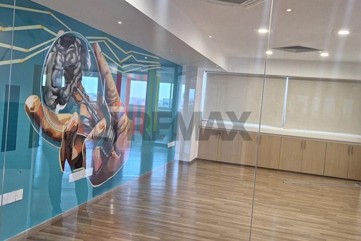 376sqm Furnished & Renovated Office in City Centre - Vista 3