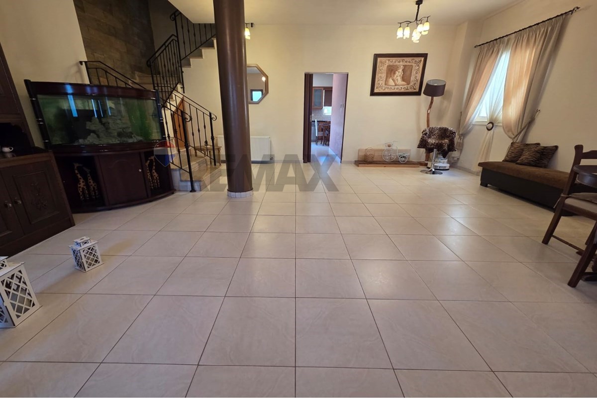 4 Bedroom House in Lakatamia - Mehr