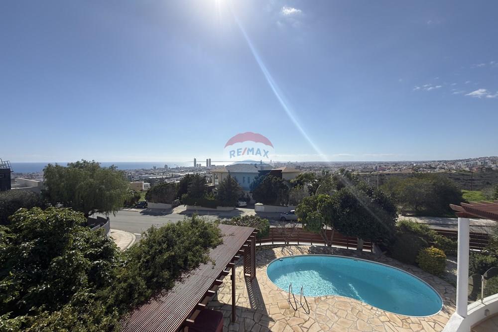 Seaview 4 Bedroom Villa in Germasoyia Hill - Vista 4