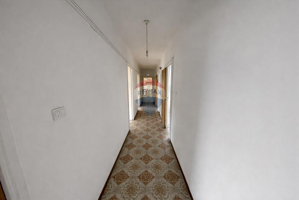 3-Bedroom Apartment in Neapolis, Limassol - Widok 4