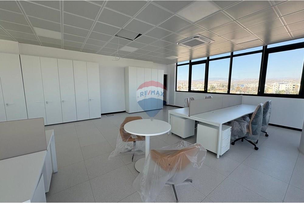 Office 221 m² for rent in Limassol - Omonia, Limassol
