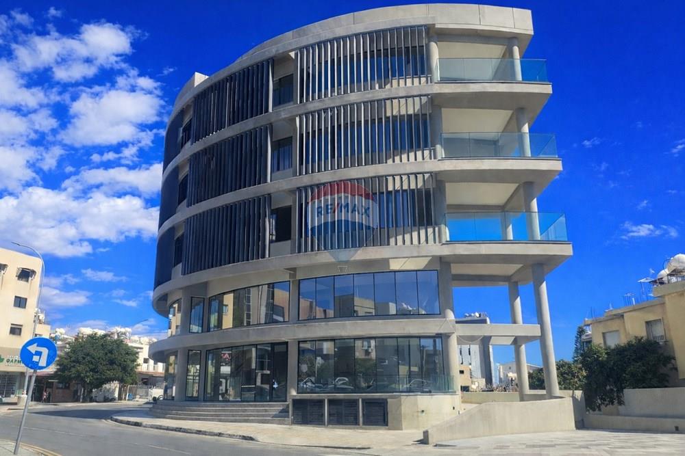 Office 1950 m² for rent in Chalkoutsa, Limassol