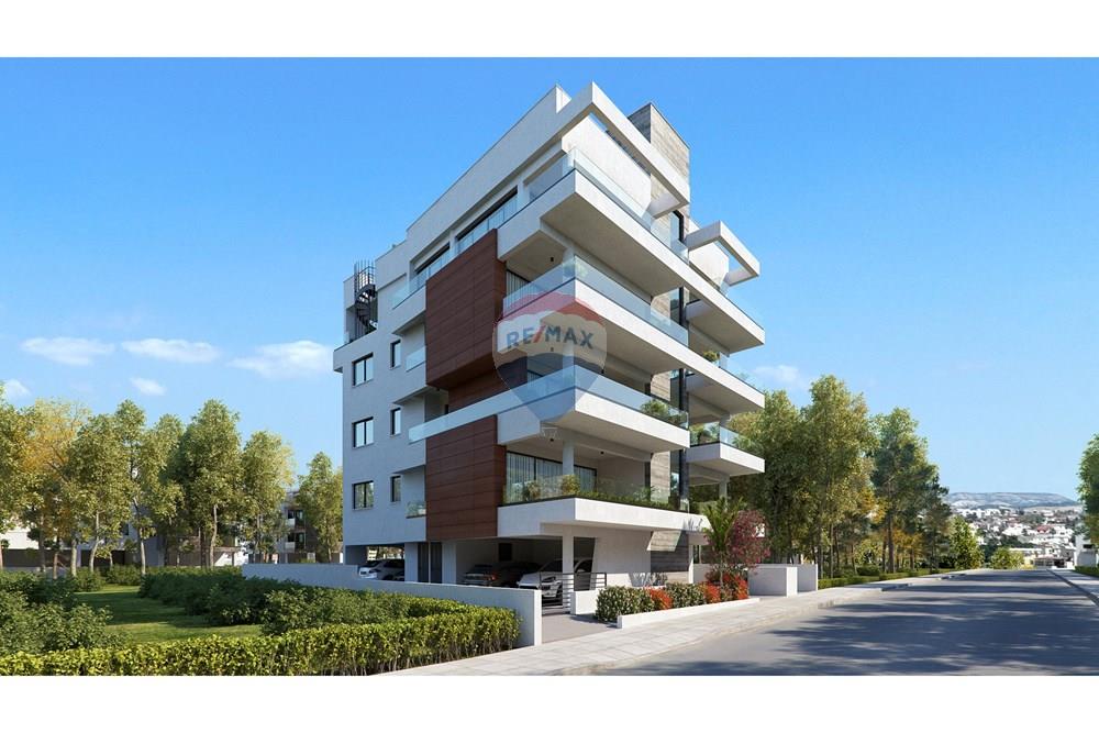 2-Bedroom Apartment at Mesa Geitonia – pohled 2