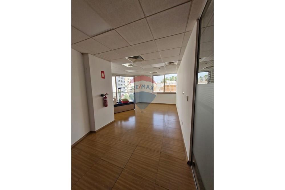 Office 460 m² for rent in Limassol - Agia Triada, Limassol