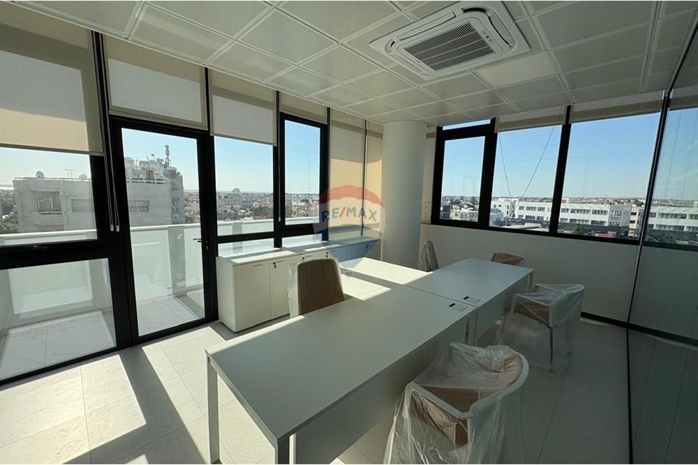 Office 221 m² for rent in Limassol - Omonia, Limassol