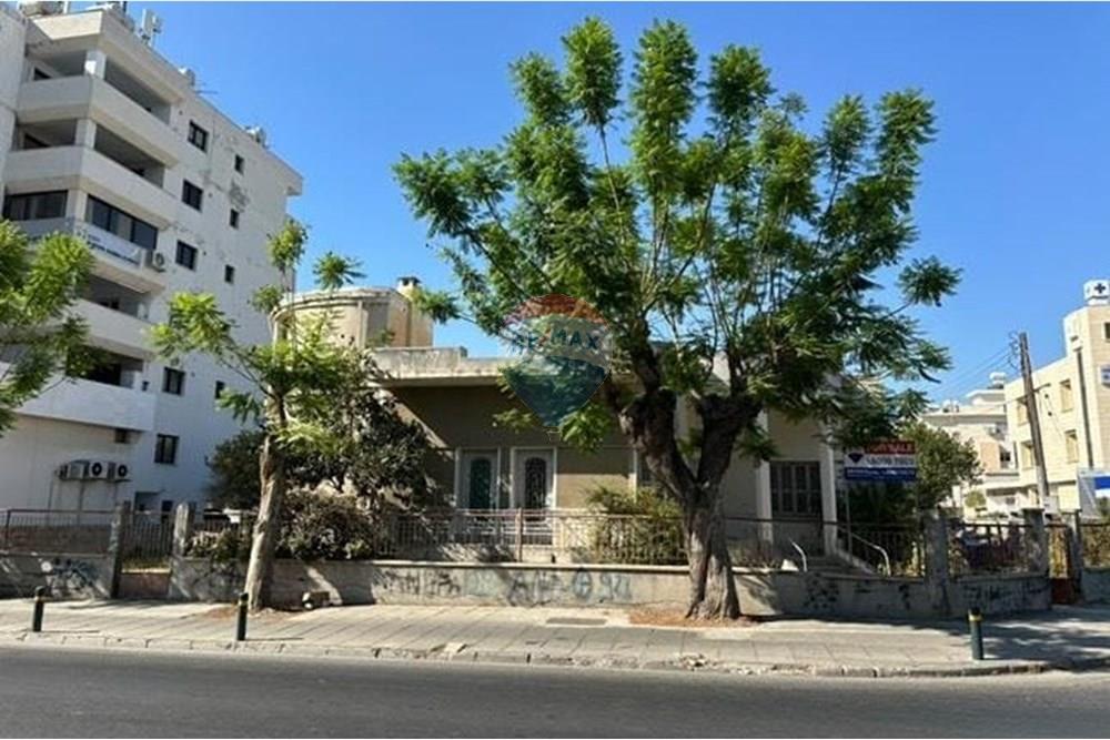 Plot of land 1032 m² for sale in Larnaka - Agios Nikolaos, Larnaca