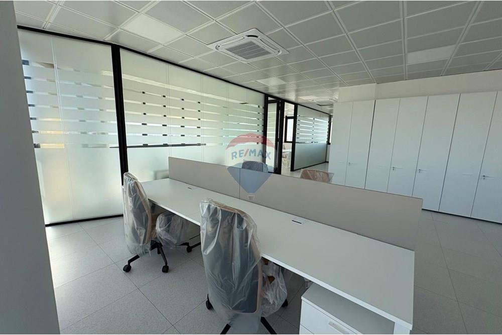 Office 221 m² for rent in Limassol - Omonia, Limassol