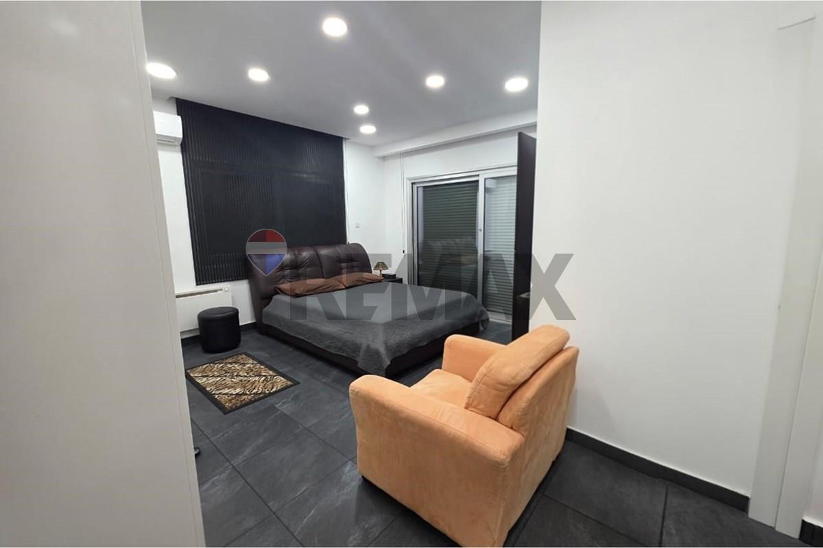 2 Bedroom Duplex Upper Level House in Panthea - Fler