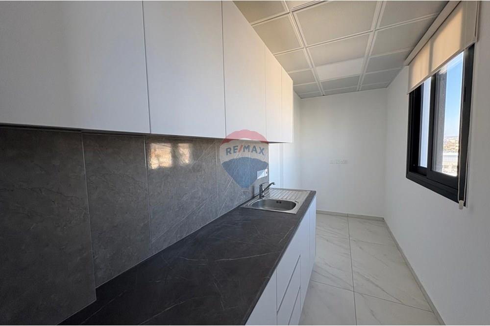 Office 221 m² for rent in Limassol - Omonia, Limassol