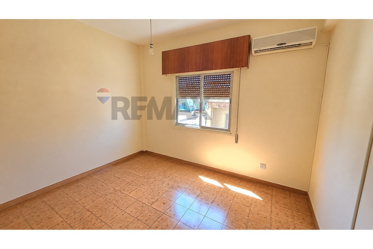 3-Bedroom Apartment in Petrou & Pavlou - Widok 4