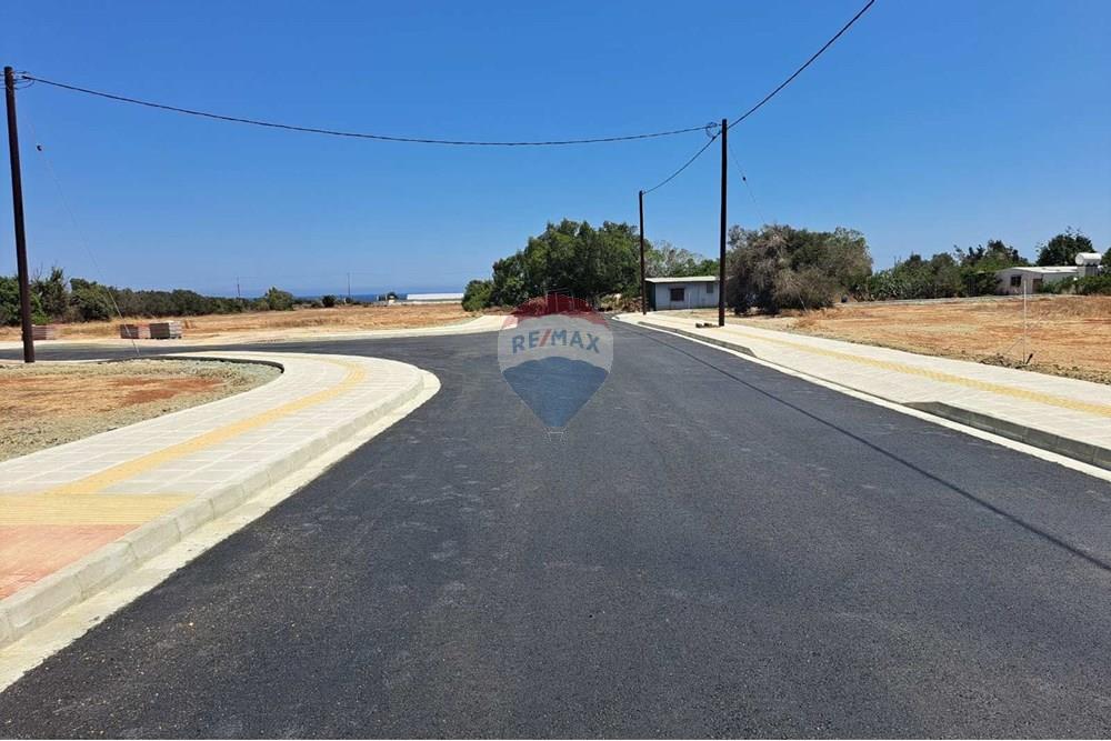 590sqm -Residential Corner Plot, Mazotos – pohled 2