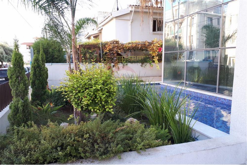 3 Bed Furnished Whole Floor Apartment near the Sea - Widok 6
