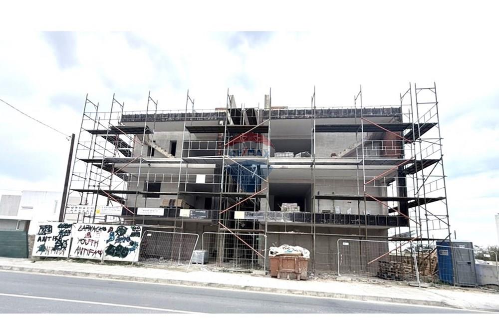 Modern 1-Bedroom Top Floor Apartment in Livadia - Meira