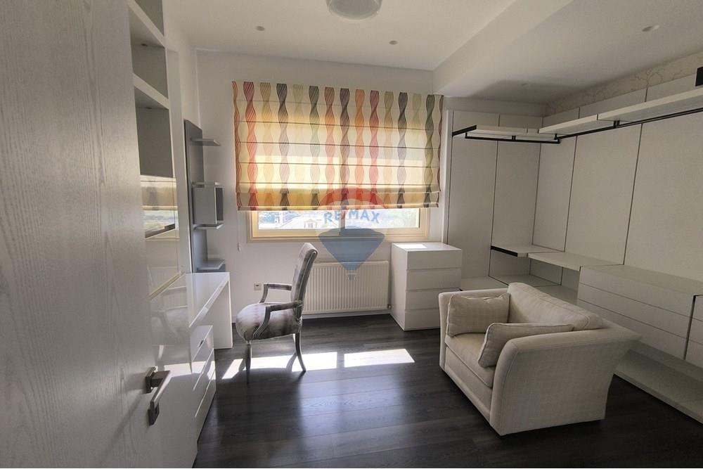 4-Bedroom Sea-View Villa in Germasogeia Hills - Aanzicht 3