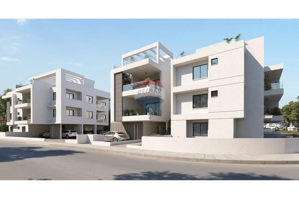 2 Bedroom Apartment with Roof Garden, Livadia - Mehr