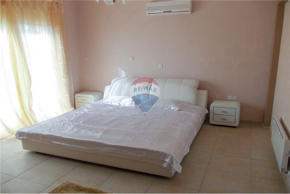 Three-Bedroom Villa in Potamos Germasogeia - Vista 2