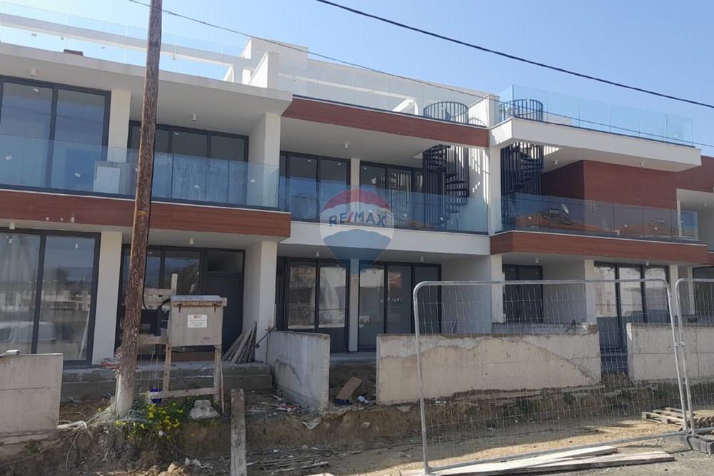 2-Bedroom Top Floor Apartment in Livadia – pohled 6