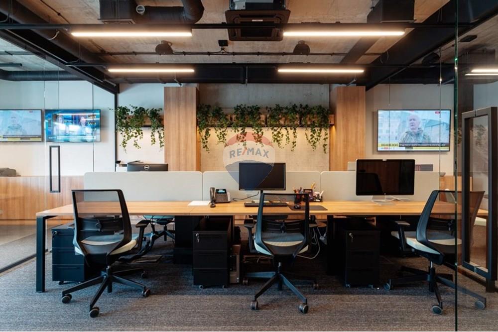 Office 1950 m² for rent in Chalkoutsa, Limassol