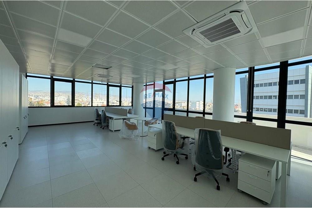 Office 221 m² for rent in Limassol - Omonia, Limassol