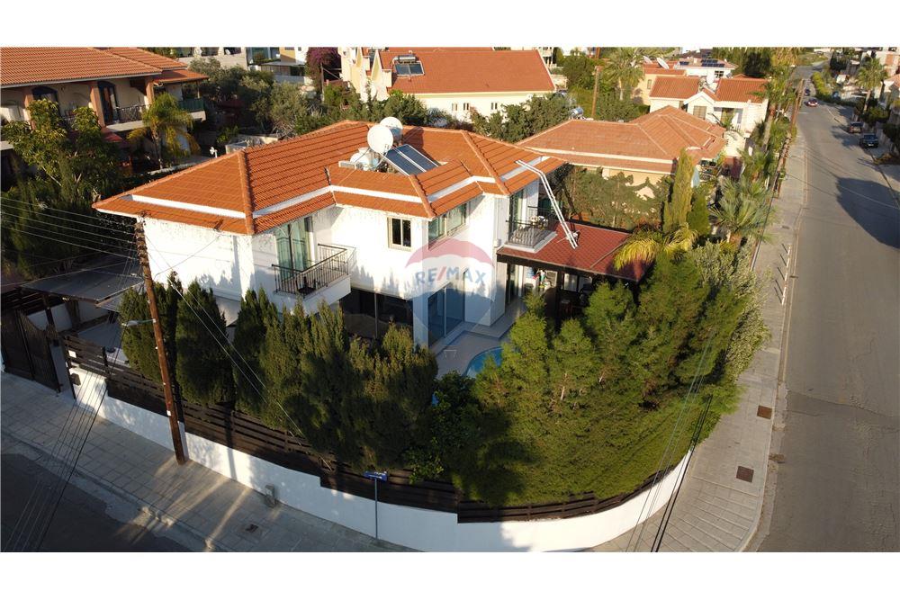 6-Bedroom Villa in Potamos Germasogias - Vista 3