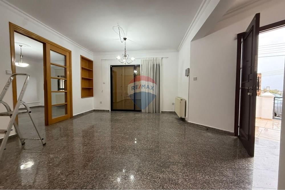 5 Bedroom Detached House in Strovolos - Widok 3