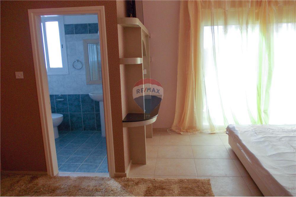 Three-Bedroom Villa in Potamos Germasogeia - Vista 3