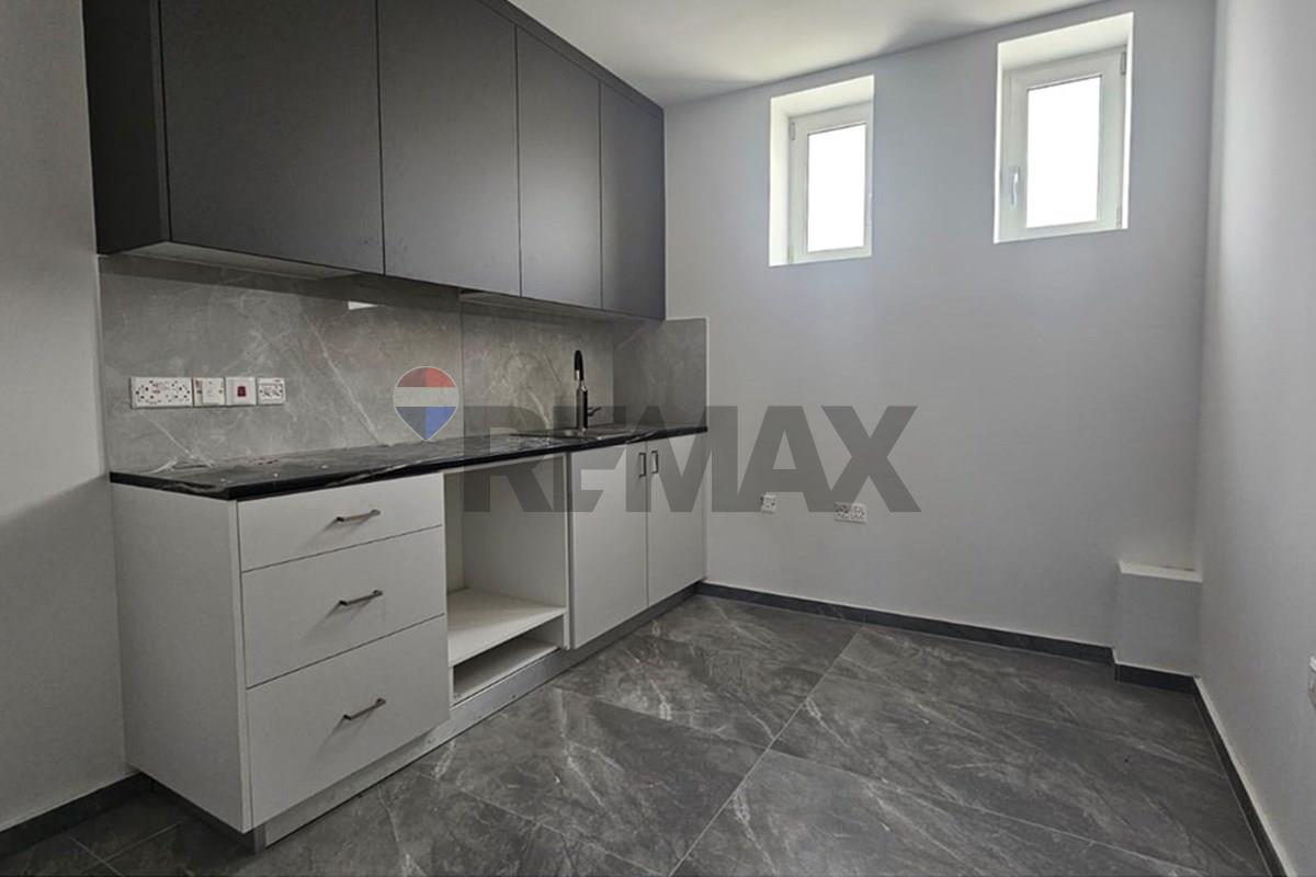 Склад 782 м² в аренду в Alampra, Nicosia