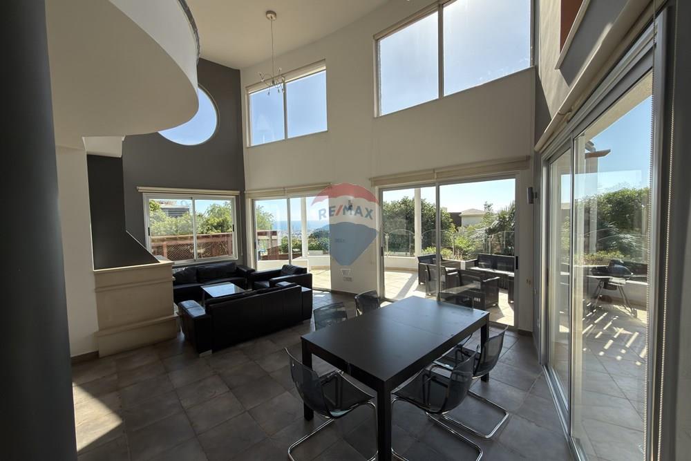 Seaview 4 Bedroom Villa in Germasoyia Hill - Altro