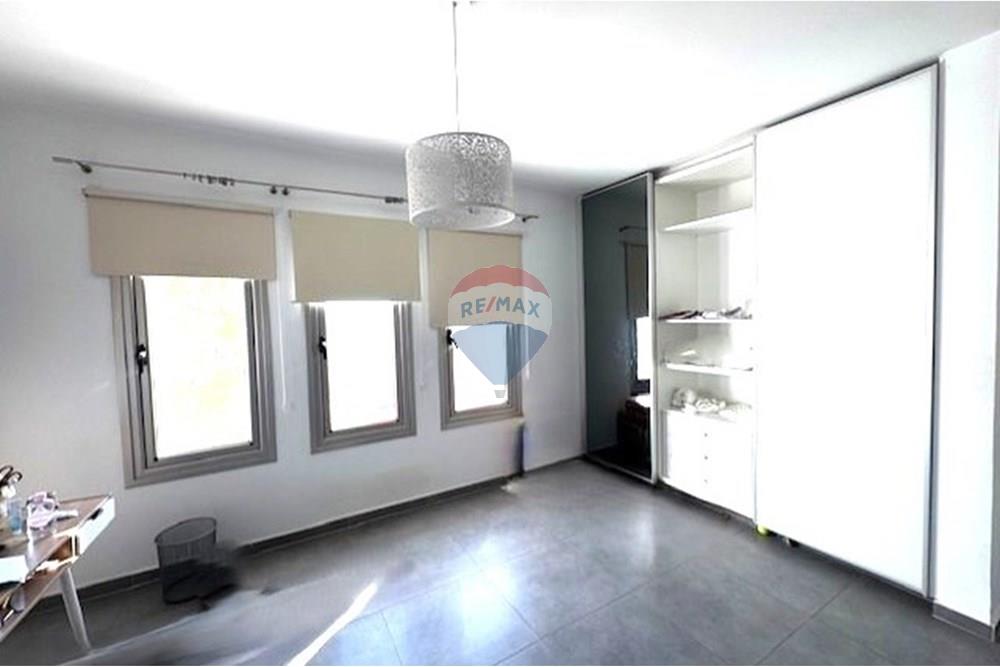 4 bedroom House with roof garden in Livadia - Mehr