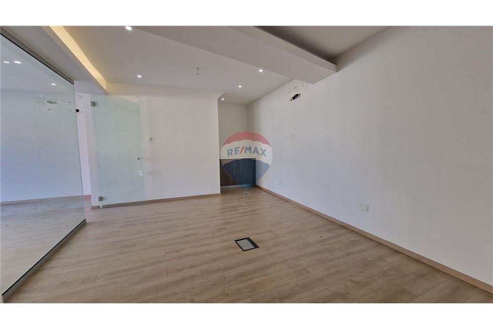 Commercial Building of 141 sqm in Katholiki - Vista 3