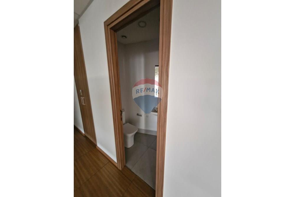 Office 460 m² for rent in Limassol - Agia Triada, Limassol