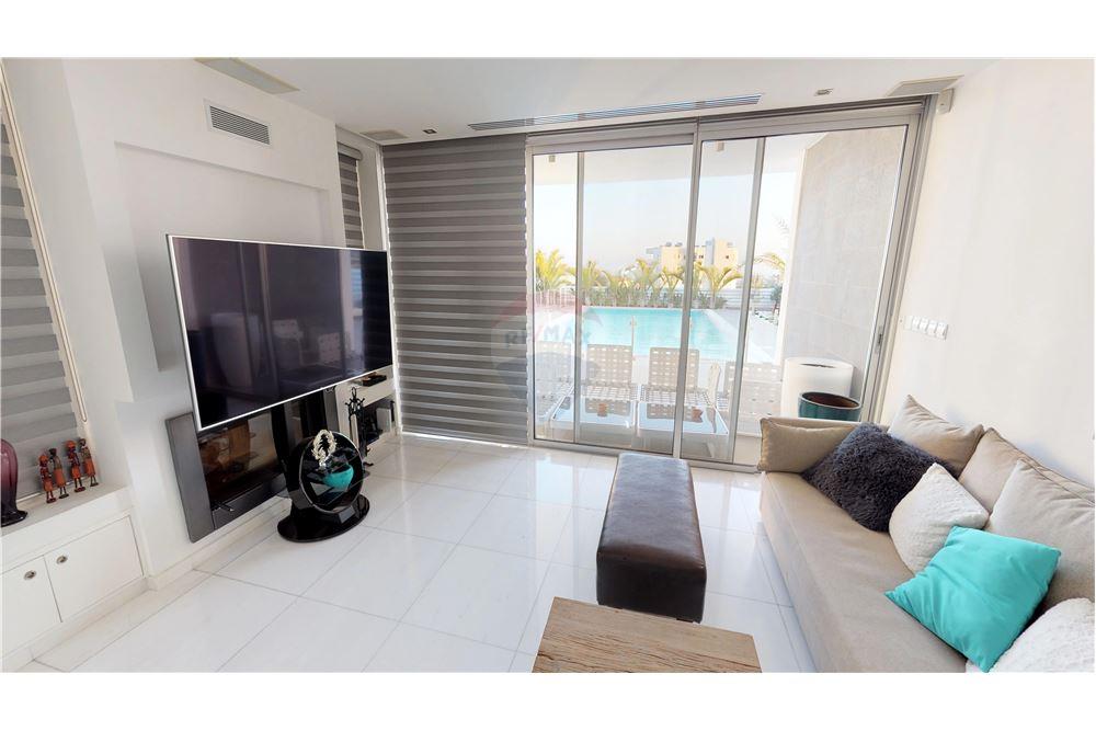 Exclusive 5 Bedroom Villa in Panthea - Bild 4