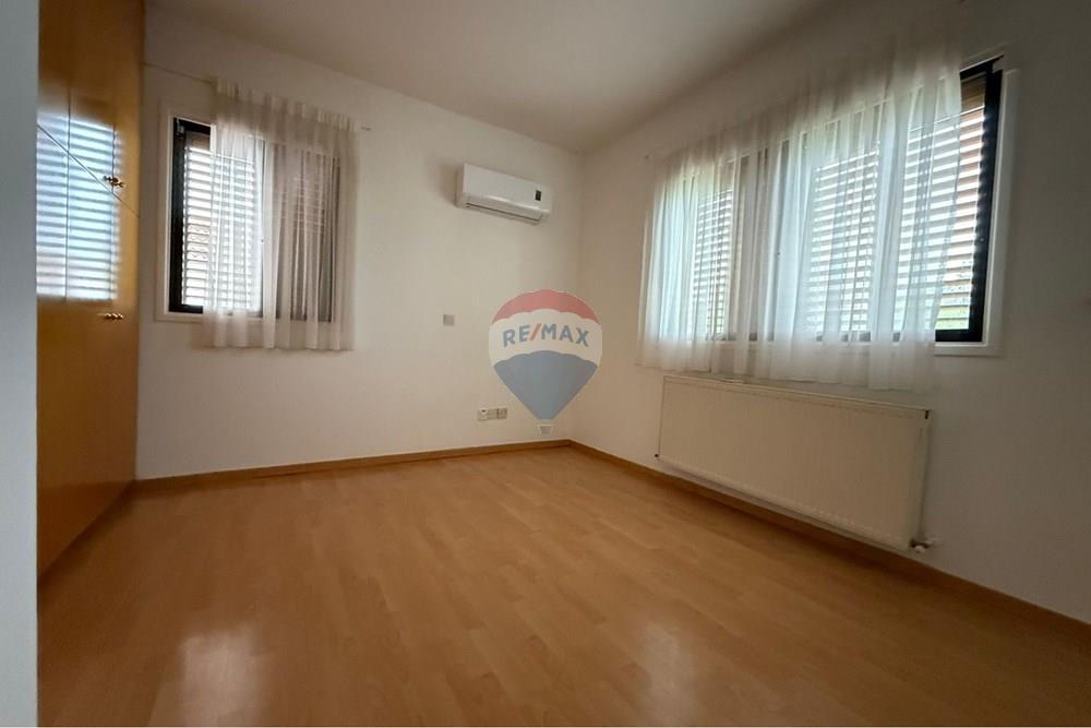 5 Bedroom Detached House in Strovolos - Widok 4