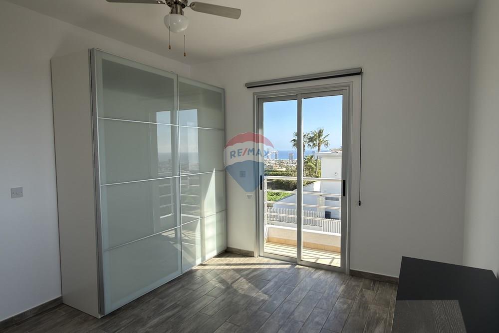Seaview 4 Bedroom Villa in Germasoyia Hill - Vista 3