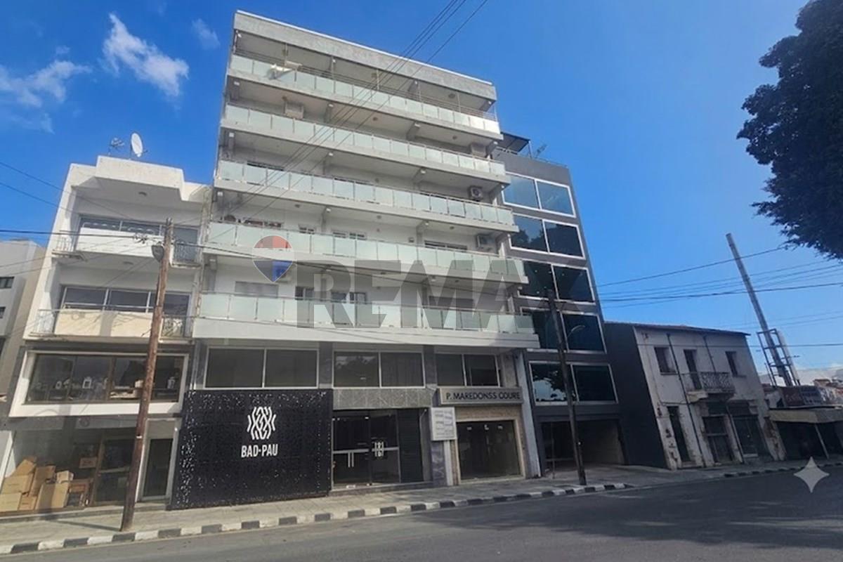 Seaview 250 m² Penthouse in Historic Center - More