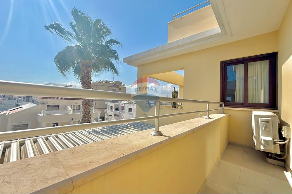 338 sqm Triplex Penthouse with Rooftop in Larnaca - Widok 5