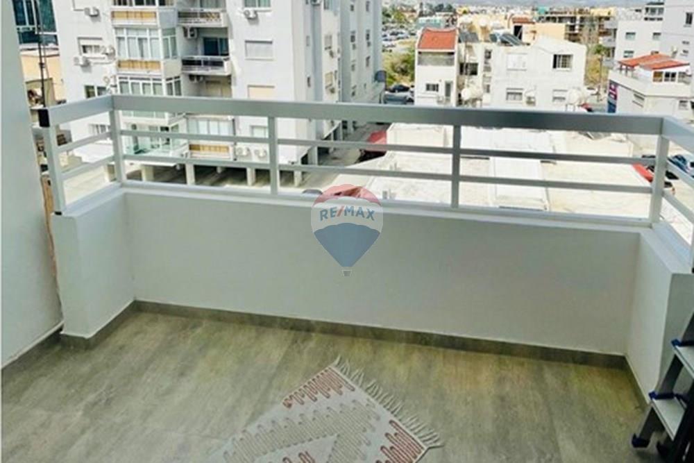 2-Bedroom Apartment in Neapolis - Widok 3
