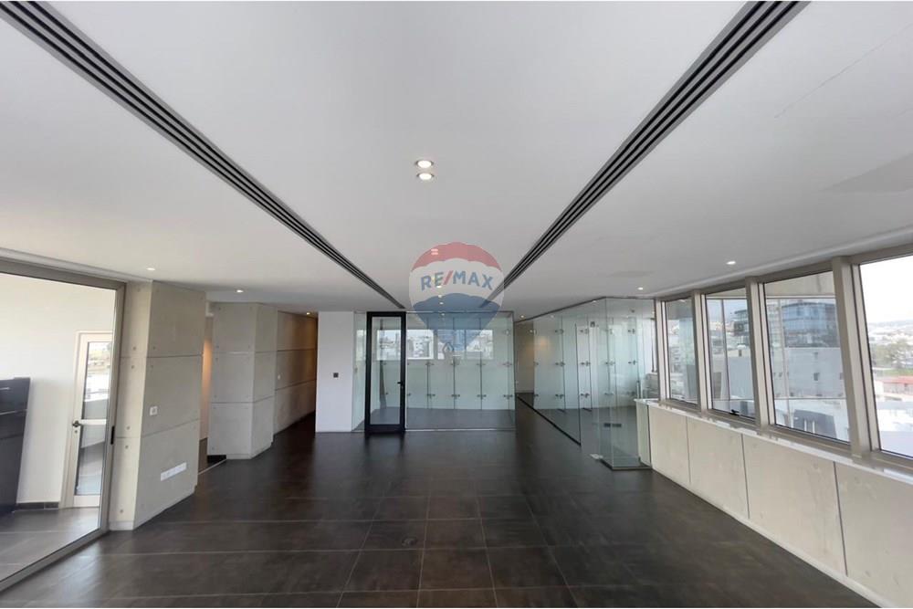 196 m² Modern Office near the Highway - Widok 6