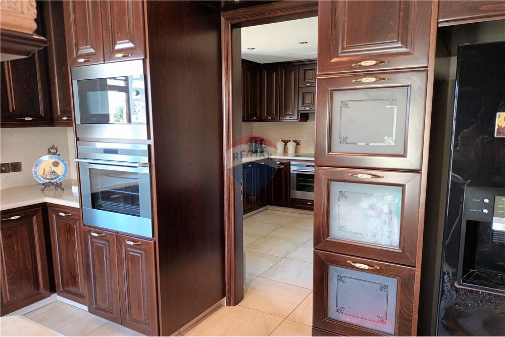 4 Bedroom House with Commercial Space in Lakatamia - Widok 3