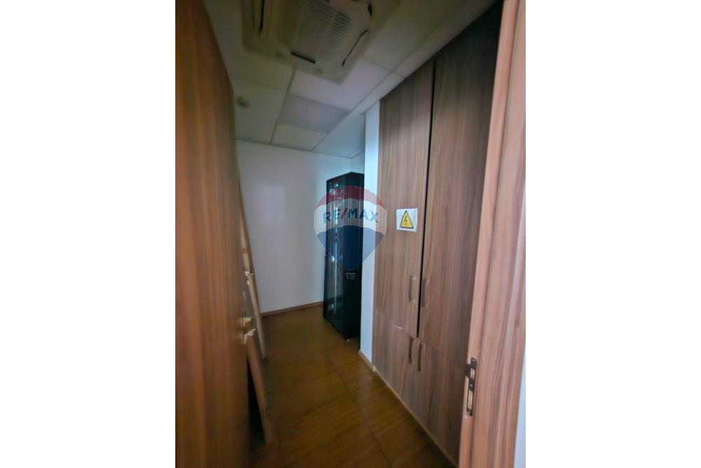 Office 460 m² for rent in Limassol - Agia Triada, Limassol