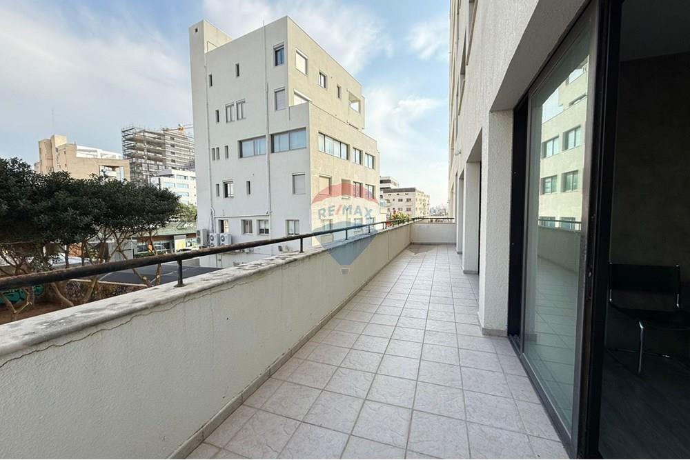 104m² Office in Archiepiskopou Makariou - Ansicht 2
