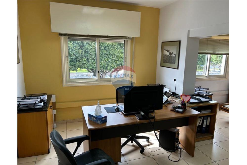 420m² Sea Front Offices Opposite Molos - Ansicht 2