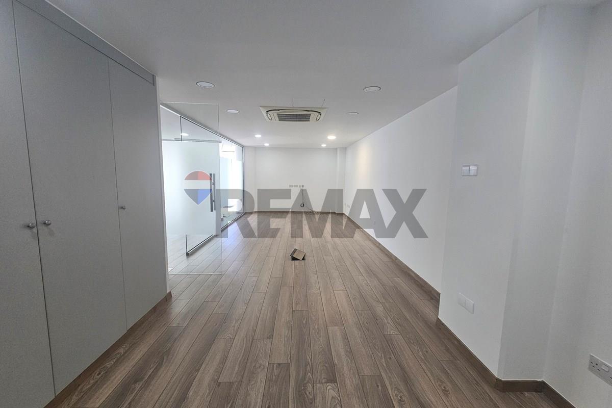 246m² Premium Seafront Office/Shop in Agia Trias - Bild 3